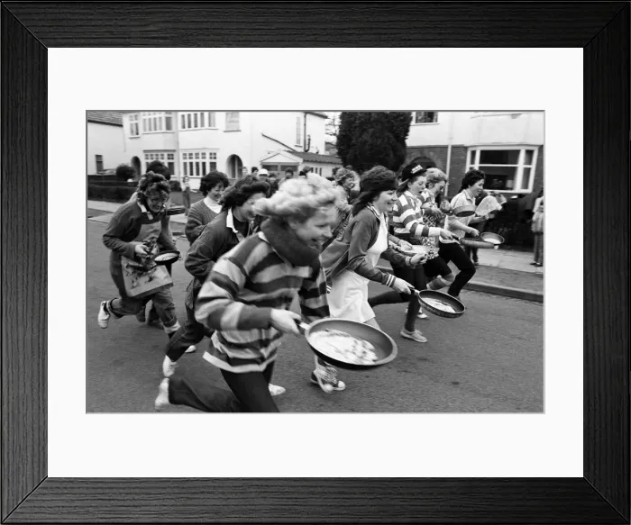 Framed Print : Wainbody Avenue pancake race. 23rd February 1982 Framed Print : Wainbody Avenue pancake race. 23rd February 1982