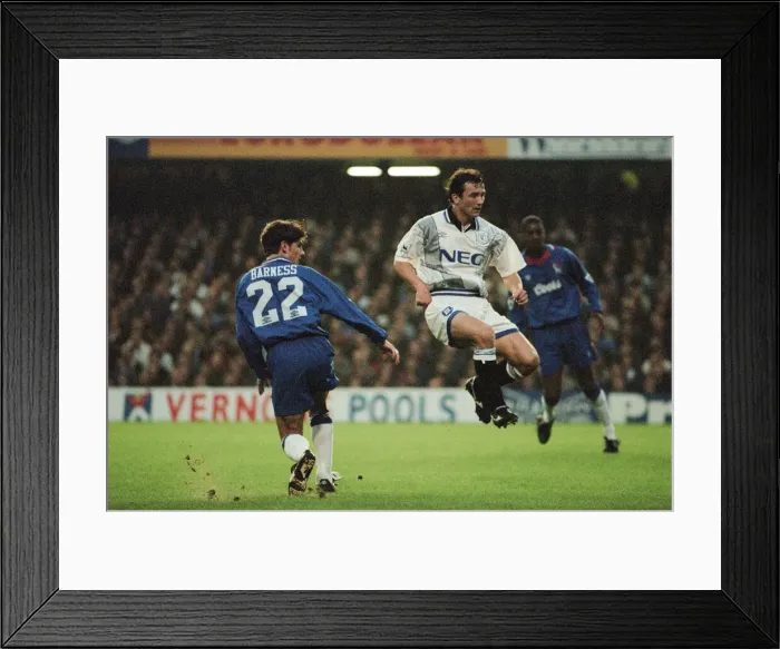 Framed Print : Chelsea 0-1 Everton. League match at Stamford Bridge, Saturday 26th November 1994 Framed Print : Chelsea 0-1 Everton. League match at Stamford Bridge, Saturday 26th November 1994