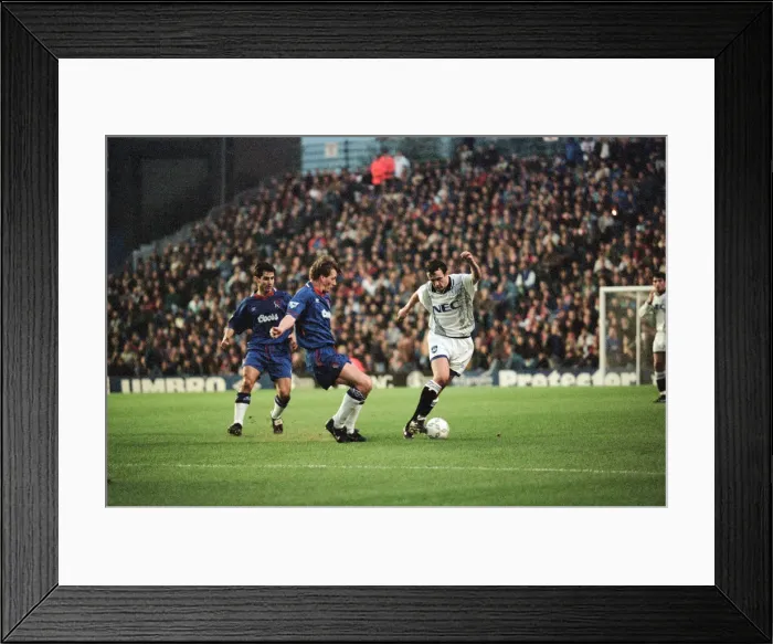 Framed Print : Chelsea 0-1 Everton. League match at Stamford Bridge, Saturday 26th November 1994 Framed Print : Chelsea 0-1 Everton. League match at Stamford Bridge, Saturday 26th November 1994