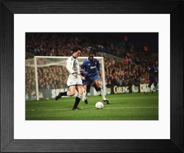 Framed Print : Chelsea 0-1 Everton. League match at Stamford Bridge, Saturday 26th November 1994 Framed Print : Chelsea 0-1 Everton. League match at Stamford Bridge, Saturday 26th November 1994