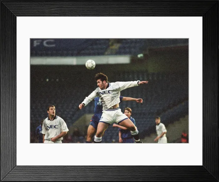 Framed Print : Chelsea 0-1 Everton. League match at Stamford Bridge, Saturday 26th November 1994 Framed Print : Chelsea 0-1 Everton. League match at Stamford Bridge, Saturday 26th November 1994