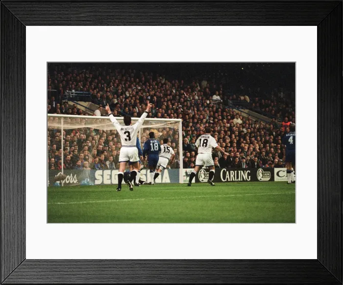 Framed Print : Chelsea 0-1 Everton. League match at Stamford Bridge, Saturday 26th November 1994 Framed Print : Chelsea 0-1 Everton. League match at Stamford Bridge, Saturday 26th November 1994