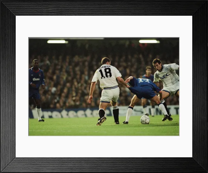 Framed Print : Chelsea 0-1 Everton. League match at Stamford Bridge, Saturday 26th November 1994 Framed Print : Chelsea 0-1 Everton. League match at Stamford Bridge, Saturday 26th November 1994