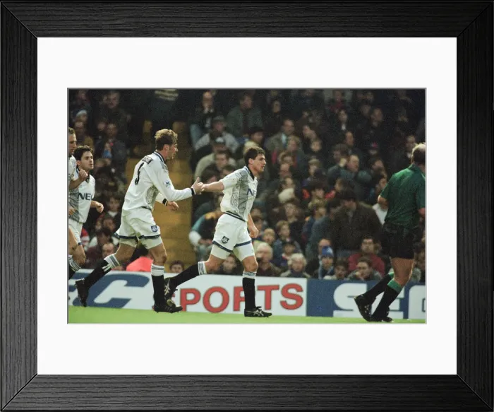 Framed Print : Chelsea 0-1 Everton. League match at Stamford Bridge, Saturday 26th November 1994 Framed Print : Chelsea 0-1 Everton. League match at Stamford Bridge, Saturday 26th November 1994