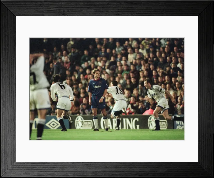 Framed Print : Chelsea 0-1 Everton. League match at Stamford Bridge, Saturday 26th November 1994 Framed Print : Chelsea 0-1 Everton. League match at Stamford Bridge, Saturday 26th November 1994