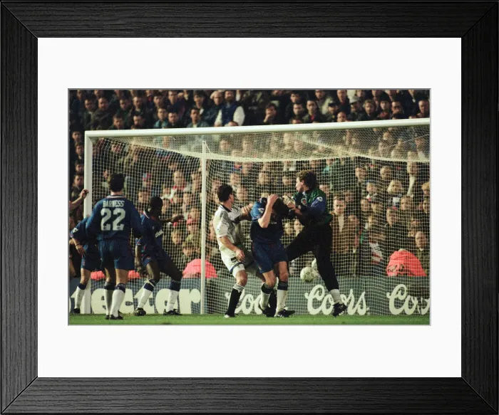 Framed Print : Chelsea 0-1 Everton. League match at Stamford Bridge, Saturday 26th November 1994 Framed Print : Chelsea 0-1 Everton. League match at Stamford Bridge, Saturday 26th November 1994