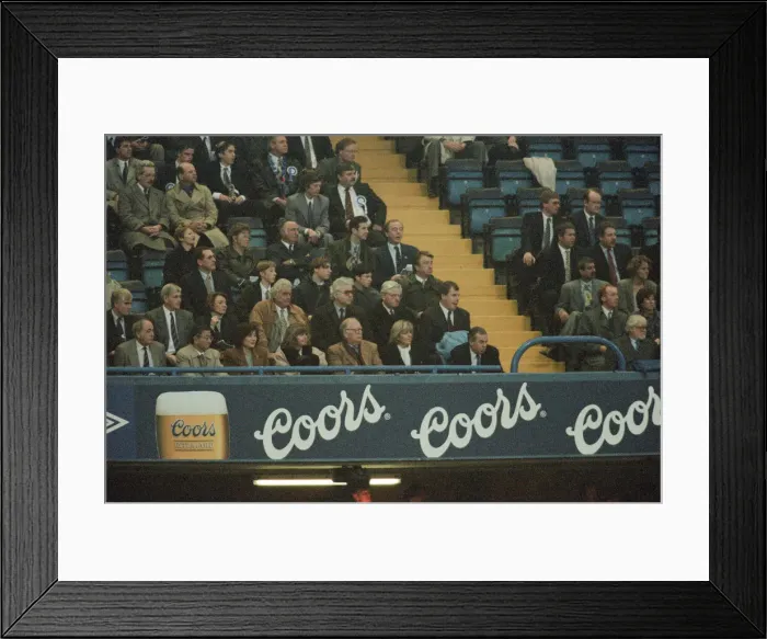 Framed Print : Chelsea 0-1 Everton. League match at Stamford Bridge, Saturday 26th November 1994 Framed Print : Chelsea 0-1 Everton. League match at Stamford Bridge, Saturday 26th November 1994