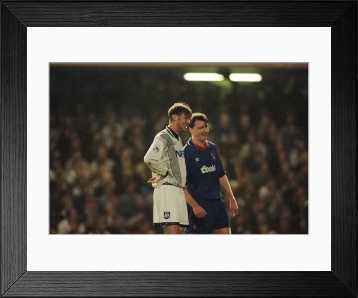 Framed Print : Chelsea 0-1 Everton. League match at Stamford Bridge, Saturday 26th November 1994 Framed Print : Chelsea 0-1 Everton. League match at Stamford Bridge, Saturday 26th November 1994