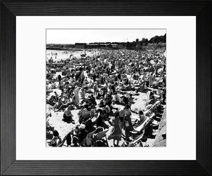 Framed Print : Holiday Crowds at Barry Island, Vale of Glamorgan, South Wales. August 1952 Framed Print : Holiday Crowds at Barry Island, Vale of Glamorgan, South Wales. August 1952