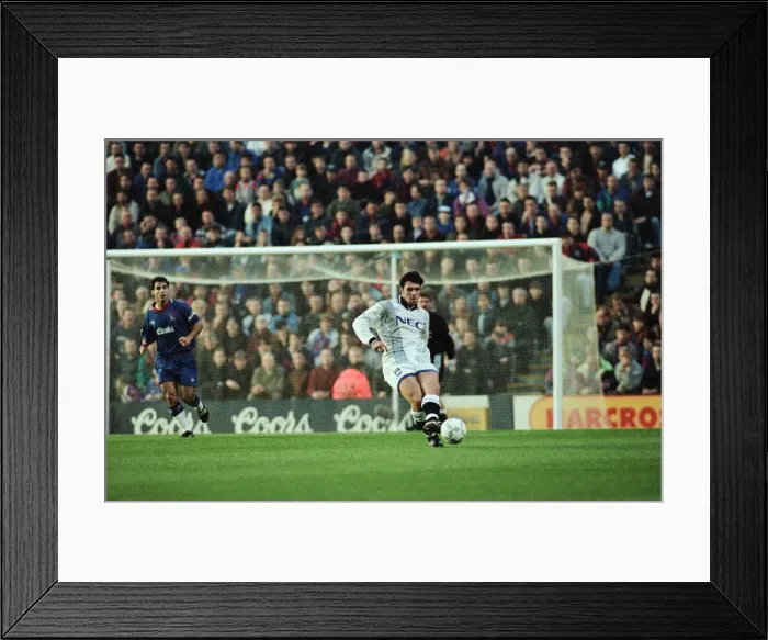 Framed Print : Chelsea 0-1 Everton. League match at Stamford Bridge, Saturday 26th November 1994 Framed Print : Chelsea 0-1 Everton. League match at Stamford Bridge, Saturday 26th November 1994