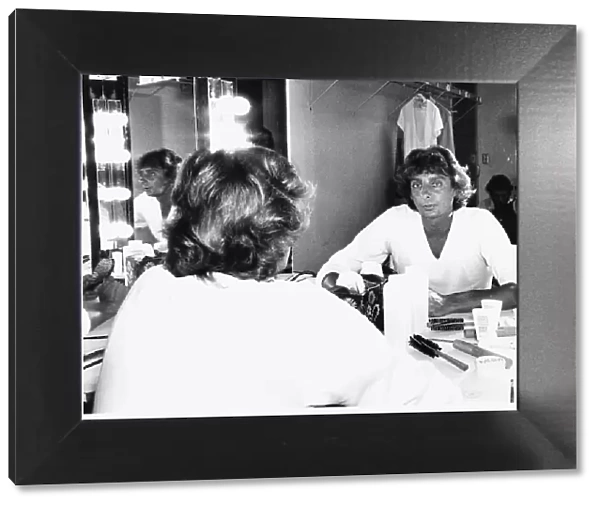Barry Manilow Pop Singer sitting at his dressing table dbase msi