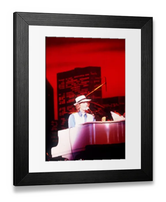 Framed Print : Barry Manilow Singing and playing the Piano DBASE MSI Framed Print : Barry Manilow Singing and playing the Piano DBASE MSI