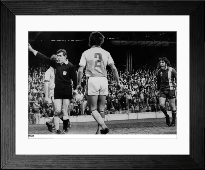 Framed Print : Robin Friday, Cardiff Citys controversial striker from the 1970 Framed Print : Robin Friday, Cardiff Citys controversial striker from the 1970
