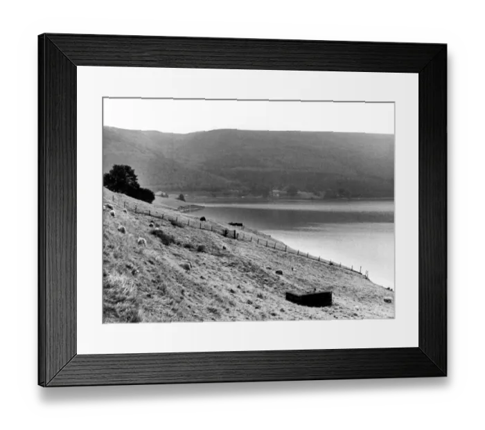 Framed Print : Ladybower Reservoir on the snake road to Sheffield. Ladybower Reservoir is a large