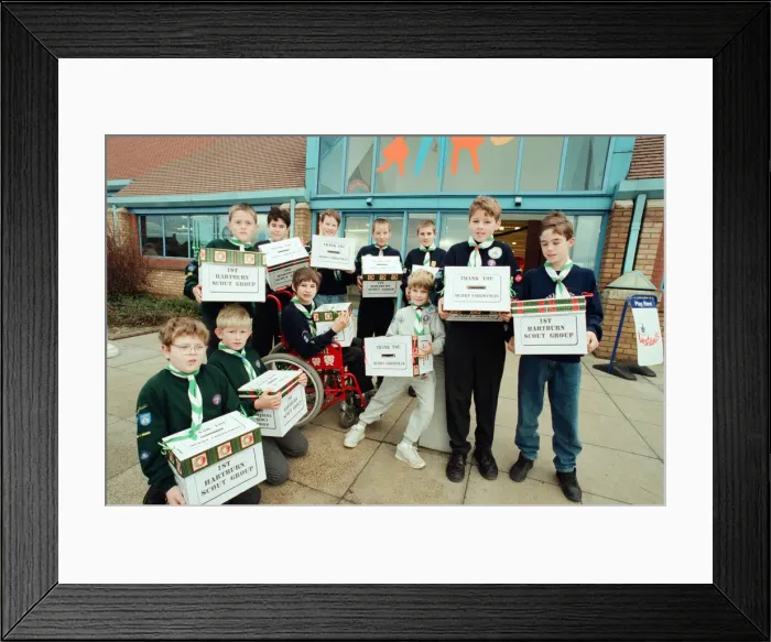 Framed Print : Scouts from Hartburn Scout group at SaverCentre, Stockton