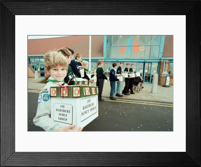 Framed Print : Scouts from Hartburn Scout group at SaverCentre, Stockton