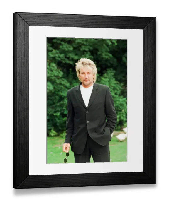 Framed Print : Rod Stewart at The Theydon Oak in Epping Essex, an award winning Restaurant