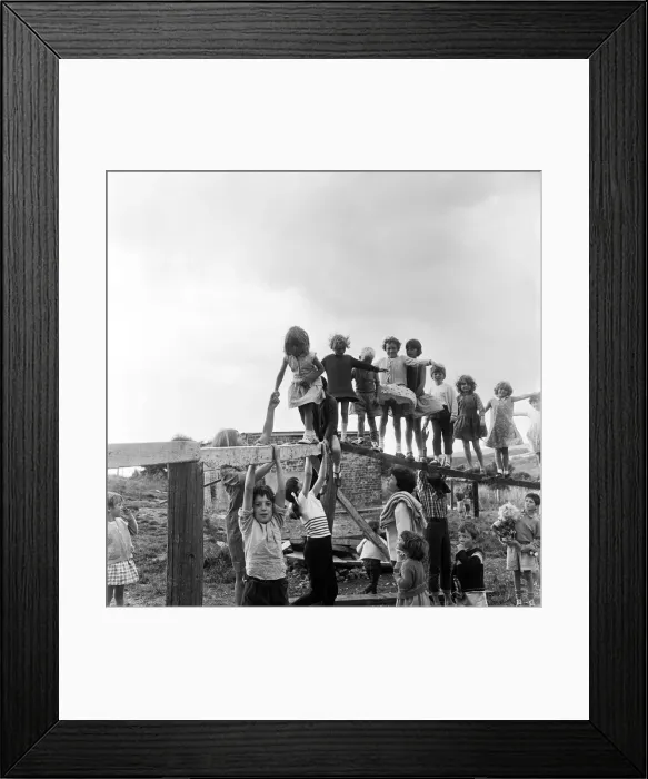 Framed Print : Children playing on climbing frames at the adventure playground in Moulsecomb, Brighton Framed Print : Children playing on climbing frames at the adventure playground in Moulsecomb, Brighton