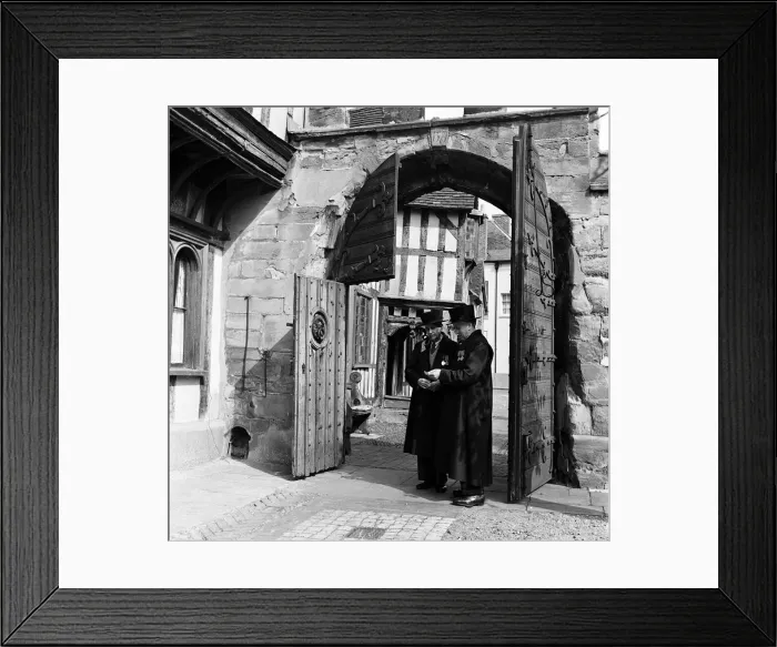 Framed Print : Lord Leycester Hospital, a delightful and historic group of 14th century timber-framed