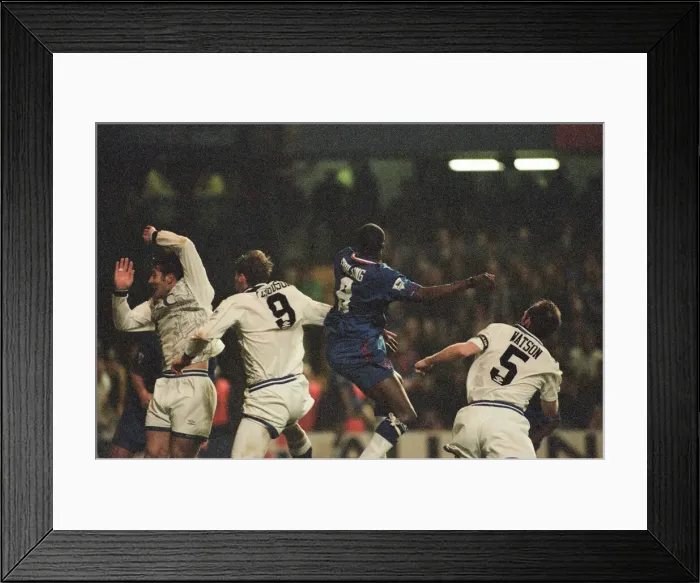 Framed Print : Chelsea 0-1 Everton. League match at Stamford Bridge, Saturday 26th November 1994 Framed Print : Chelsea 0-1 Everton. League match at Stamford Bridge, Saturday 26th November 1994
