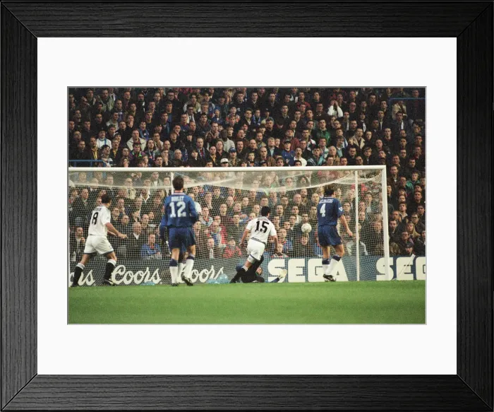 Framed Print : Chelsea 0-1 Everton. League match at Stamford Bridge, Saturday 26th November 1994 Framed Print : Chelsea 0-1 Everton. League match at Stamford Bridge, Saturday 26th November 1994