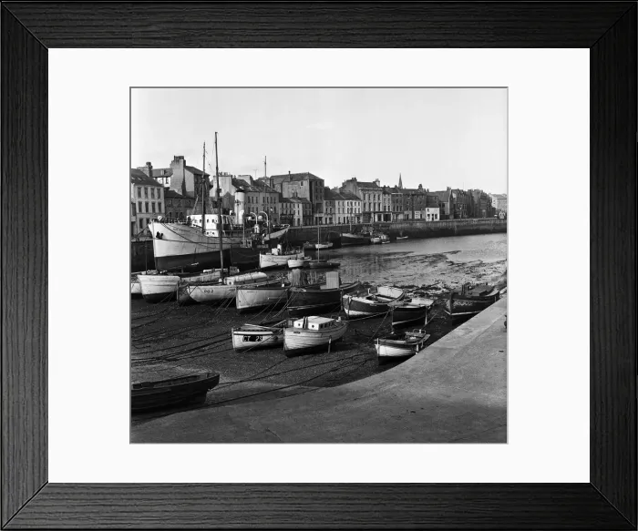 Framed Print : Scenes in Douglas, Isle of Man. 13th May 1954 Framed Print : Scenes in Douglas, Isle of Man. 13th May 1954