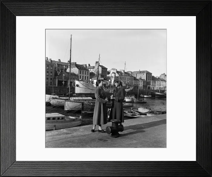 Framed Print : Two women chatting by the Quayside in Douglas, Isle of Man. 13th May 1954 Framed Print : Two women chatting by the Quayside in Douglas, Isle of Man. 13th May 1954