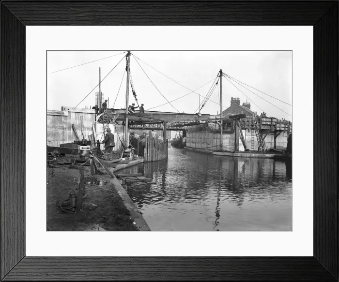 Framed Print : Uxbridge, Dolphin Bridge rebuilding at St Johns Road (A4007) Circa 1929 Framed Print : Uxbridge, Dolphin Bridge rebuilding at St Johns Road (A4007) Circa 1929
