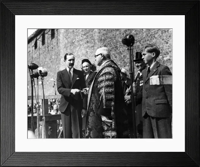 Framed Print : John Crichton-Stuart, 5th Marquess of Bute, gifts Cardiff Castle to the City of Cardiff Framed Print : John Crichton-Stuart, 5th Marquess of Bute, gifts Cardiff Castle to the City of Cardiff