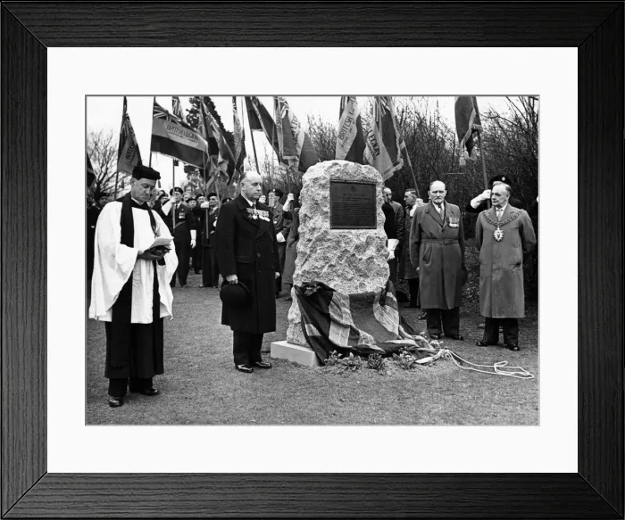 Framed Print : Arthur Hutt VC, 1889- 1954, English recipient of the Victoria Cross