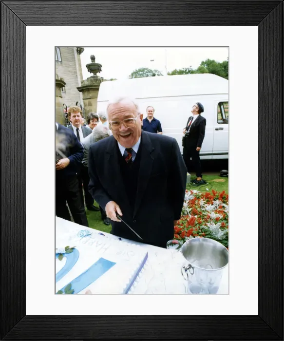 Framed Print : Former Goon Sir Harry Secombe celebrates his 70th birthday (Sept 8th