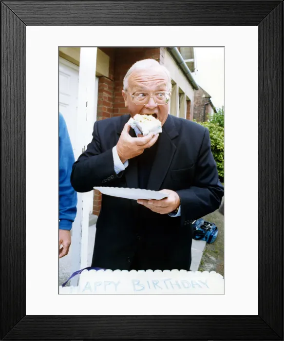 Framed Print : Former Goon Sir Harry Secombe celebrates his 70th birthday (Sept 8th