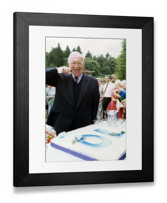 Framed Print : Former Goon Sir Harry Secombe celebrates his 70th birthday (Sept 8th Framed Print : Former Goon Sir Harry Secombe celebrates his 70th birthday (Sept 8th