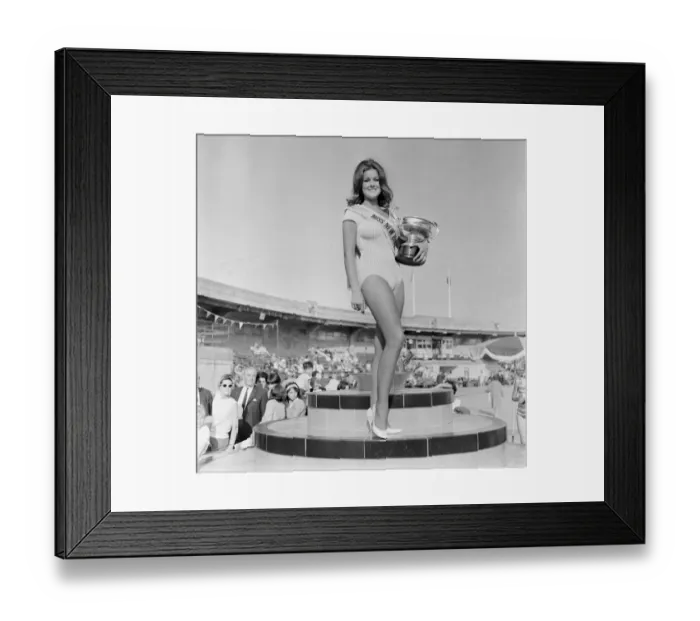 Framed Print : Carole Fletcher, 19 from Southport, crowned Miss New Brighton