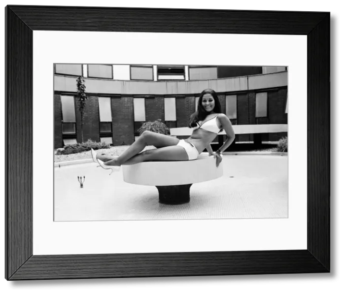 Framed Print : Jennifer Gurley, 22 from Sale, Cheshire, newly crowned Miss Great Britain Framed Print : Jennifer Gurley, 22 from Sale, Cheshire, newly crowned Miss Great Britain