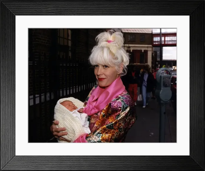 Framed Print : Paula Yates, wife of Bob Geldof, leaves hospital today with her new born baby daughter Framed Print : Paula Yates, wife of Bob Geldof, leaves hospital today with her new born baby daughter