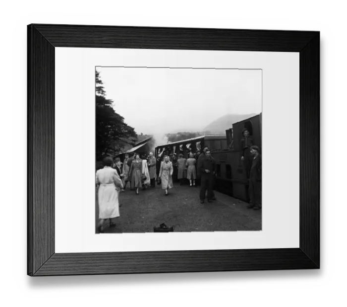 Framed Print : Holidaymakers board the steam train at the summit of Snowdon in Llanberis Framed Print : Holidaymakers board the steam train at the summit of Snowdon in Llanberis