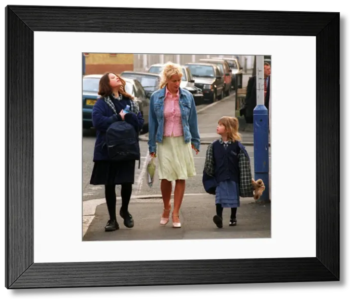 Framed Print : PAULA YATES WALKS TWO OF HER DAUGHTERS FIFI TRIXABELLE AND PEACHES TO SCHOOL TODAY Framed Print : PAULA YATES WALKS TWO OF HER DAUGHTERS FIFI TRIXABELLE AND PEACHES TO SCHOOL TODAY