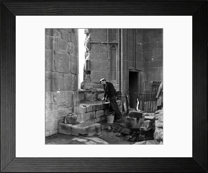 Framed Print : Kenilworth Castle, Warwickshire. 8th April 1954 Framed Print : Kenilworth Castle, Warwickshire. 8th April 1954