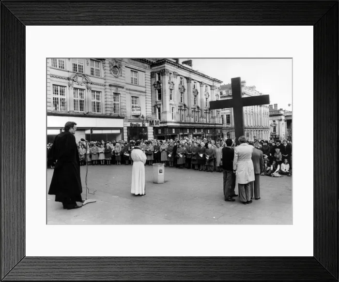 Framed Print : The religious aspects of Good Friday. Crowds gather for service at Grey Framed Print : The religious aspects of Good Friday. Crowds gather for service at Grey