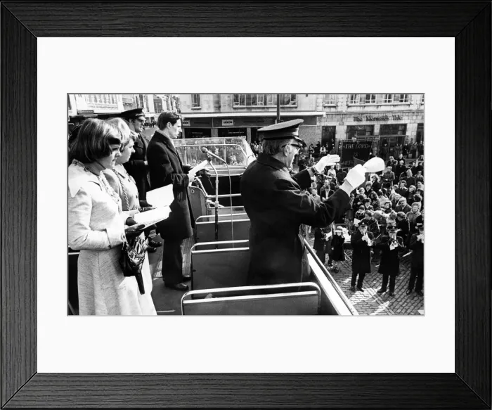 Framed Print : Easter Service, Good Friday, 8th April 1977 Framed Print : Easter Service, Good Friday, 8th April 1977