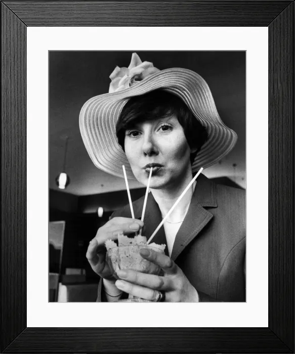 Framed Print : Val Thompson wearing Easter Bonnet, 25th March 1980