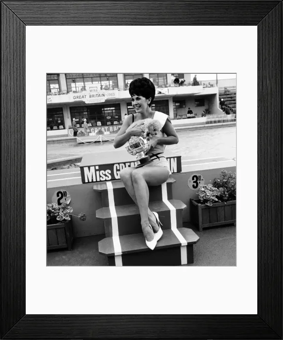 Framed Print : Miss Great Britain 1965, Diane Westbury, 21 year old model from Bowden, Cheshire Framed Print : Miss Great Britain 1965, Diane Westbury, 21 year old model from Bowden, Cheshire