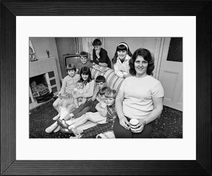 Framed Print : Pamela Spence and family, recently moved home to Arthur Street, Small Heath, Birmingham Framed Print : Pamela Spence and family, recently moved home to Arthur Street, Small Heath, Birmingham