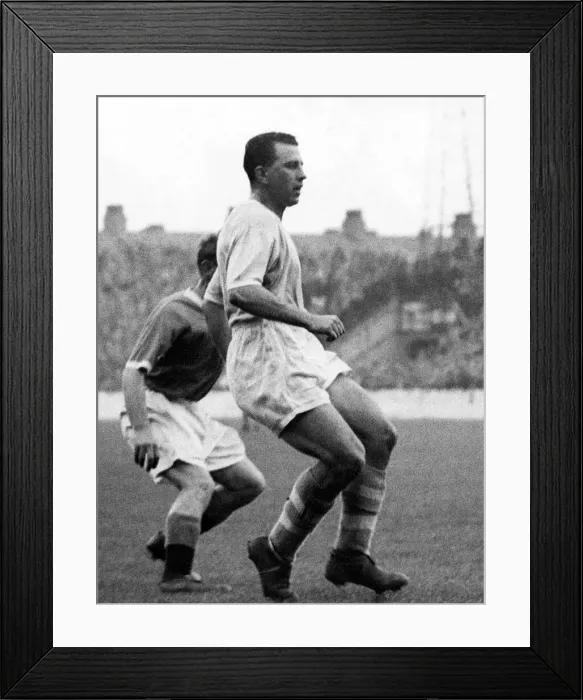 Framed Print : Sport - Football Swansea - Roy Paul, Swansea Town. 29th October 1956 Framed Print : Sport - Football Swansea - Roy Paul, Swansea Town. 29th October 1956