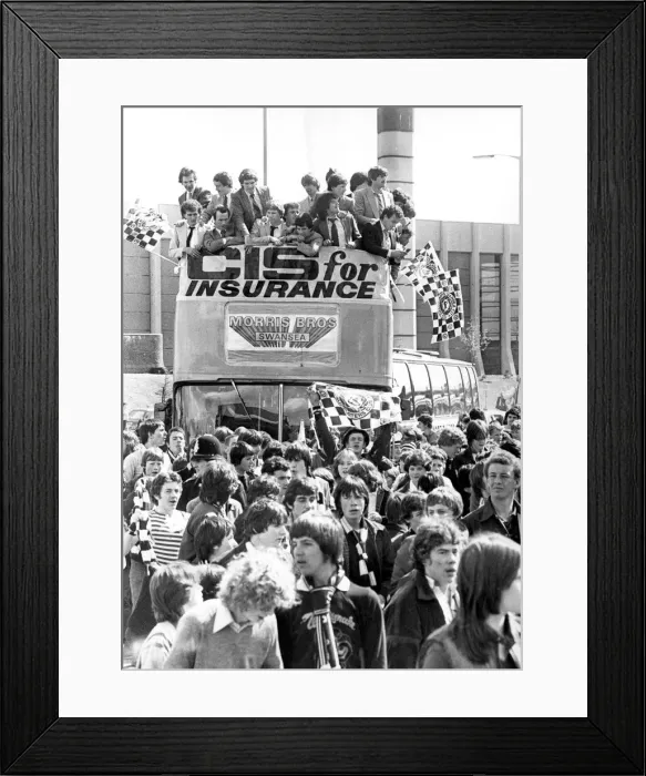 Framed Print : Sport - Football - Swansea City -Swansea City players enjoy a tour of the city following