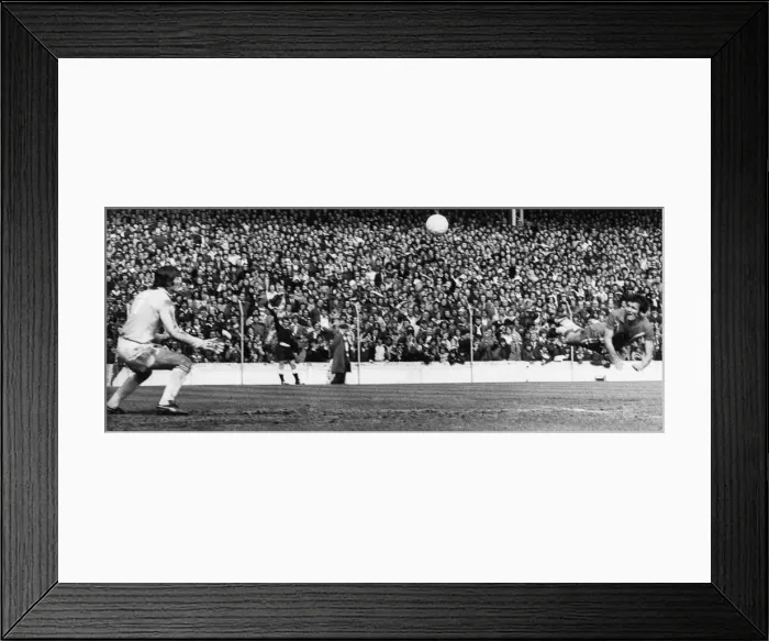 Framed Print : Sport - Football - European Championship quarter-final second-leg - Wales v Yugoslavia