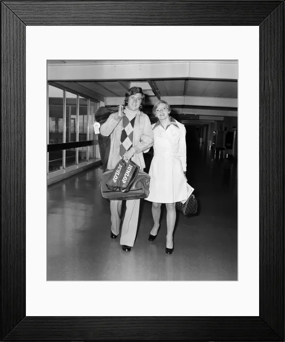 Framed Print : Doug McClelland, Dutch Open Champion, with wife Suzie, at London Heathrow Airport Framed Print : Doug McClelland, Dutch Open Champion, with wife Suzie, at London Heathrow Airport