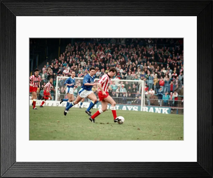 Framed Print : Football match, Birmingham City v Stoke City, final score 1-1, League Division Three Framed Print : Football match, Birmingham City v Stoke City, final score 1-1, League Division Three