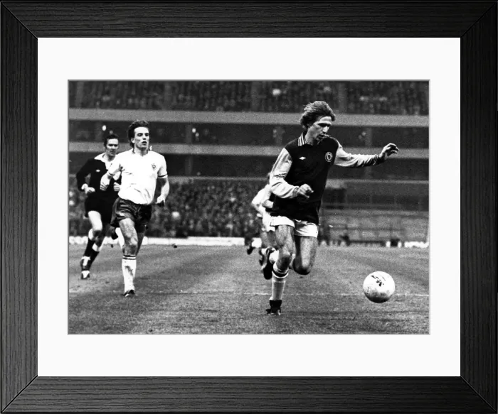 Framed Print : Hardcopy Scan for Sports Argus  /  Aston Villa  /  pic of Gordon Cowans  /  20 May 1981